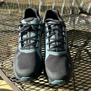 On cloud cloud runners size10.5 men